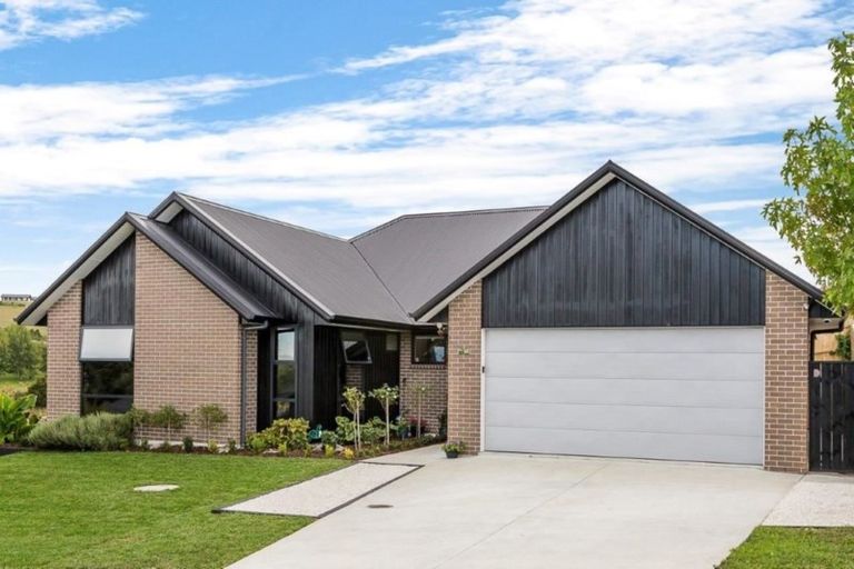 Photo of property in 11 Laly Haddon Place, Matakana, Warkworth, 0985
