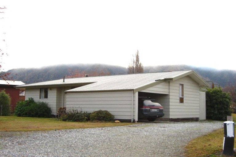 Photo of property in 11 Argyle Place, Arrowtown, 9302