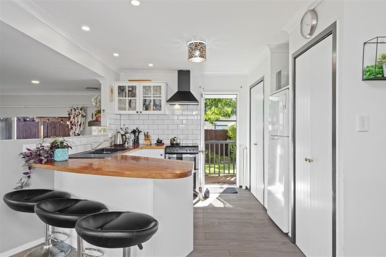 Photo of property in 6 Armitage Place, Tuakau, 2121