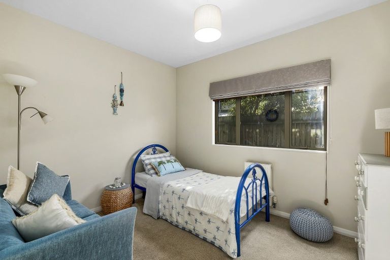 Photo of property in 118 Breaker Bay Road, Breaker Bay, Wellington, 6022