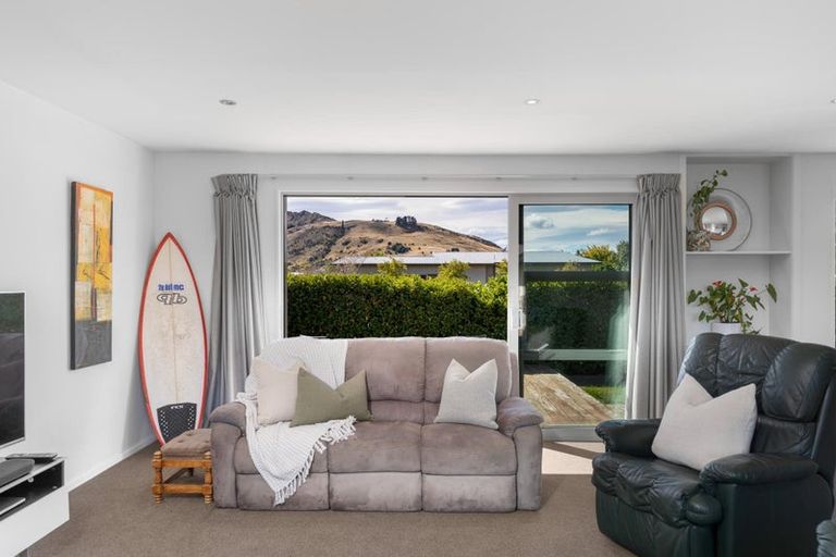 Photo of property in 5 Nerin Square, Lake Hayes, Queenstown, 9304