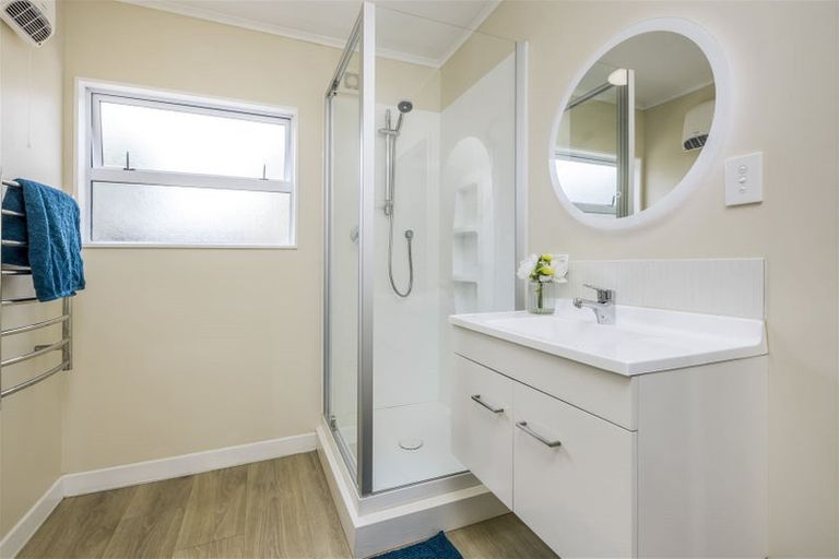 Photo of property in 2/19 Milton Road, Orewa, 0931