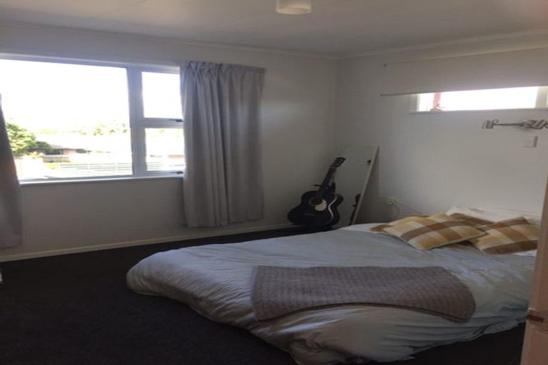 Photo of property in 2a Ruamahanga Crescent, Terrace End, Palmerston North, 4410