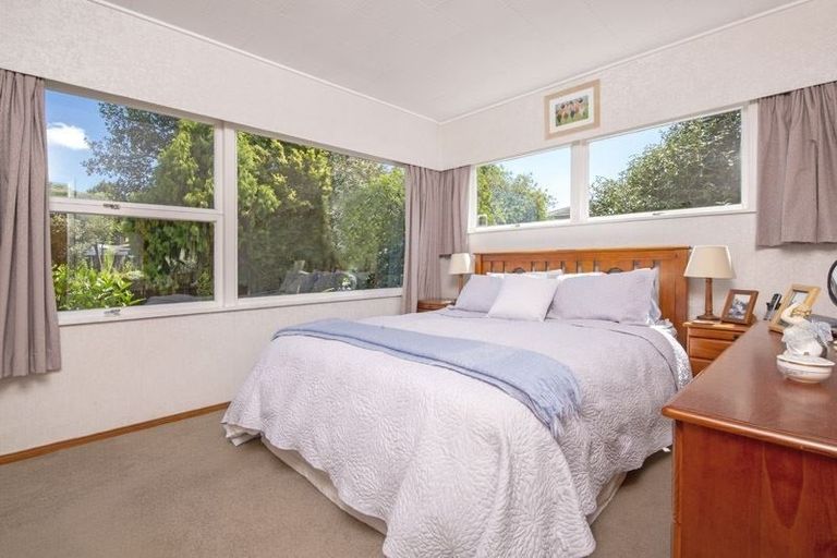 Photo of property in 16 Ellesmere Crescent, Pakuranga Heights, Auckland, 2010