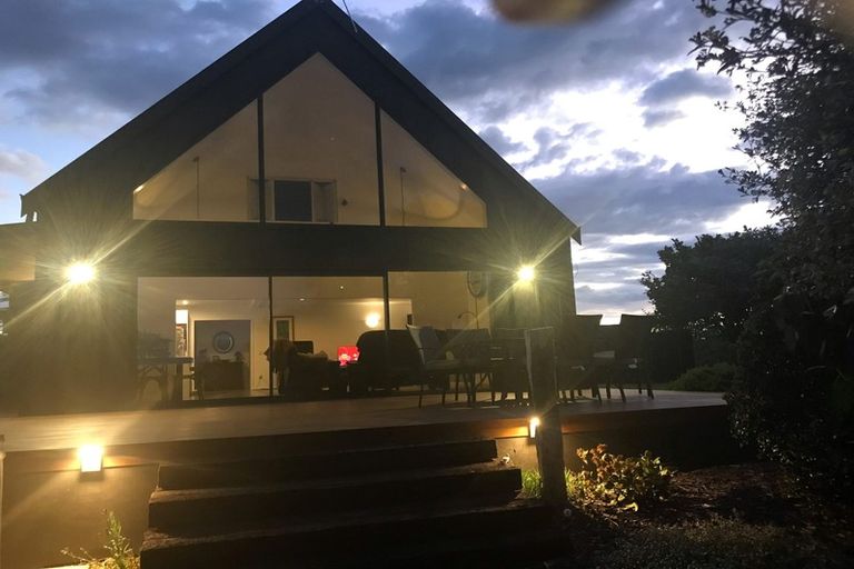 Photo of property in 42 Pukenamu Road, Te Horo, Otaki, 5581