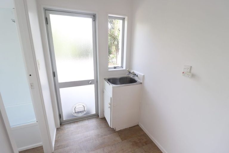 Photo of property in 19 Rehia Road, Massey, Auckland, 0614