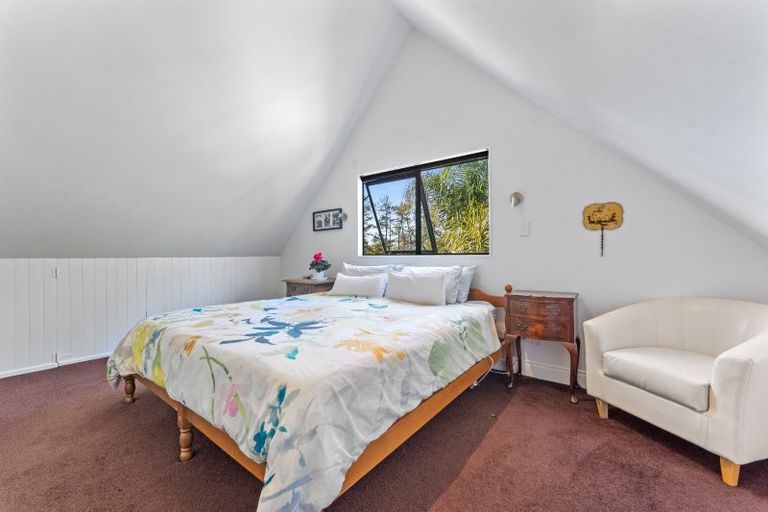 Photo of property in 200 Tawa Road, Kumeu, 0891