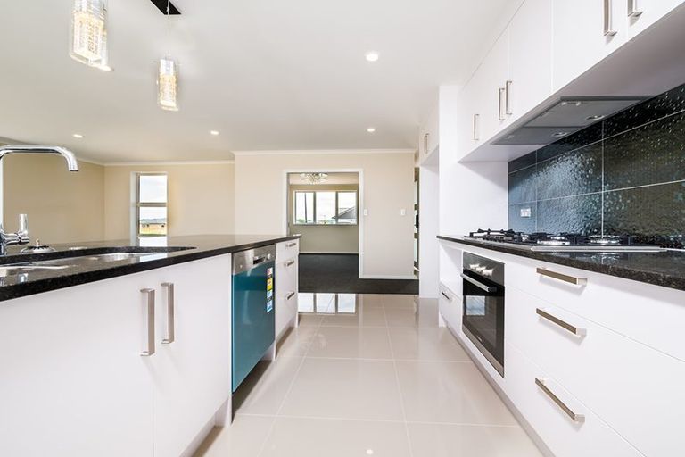 Photo of property in 29 Twin Parks Rise, Papakura, 2110