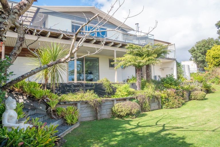 Photo of property in 16 Rangikapiti Road, Coopers Beach, 0420