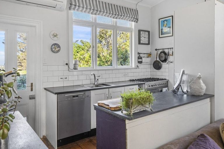 Photo of property in 55 Fairview Crescent, Kelburn, Wellington, 6012