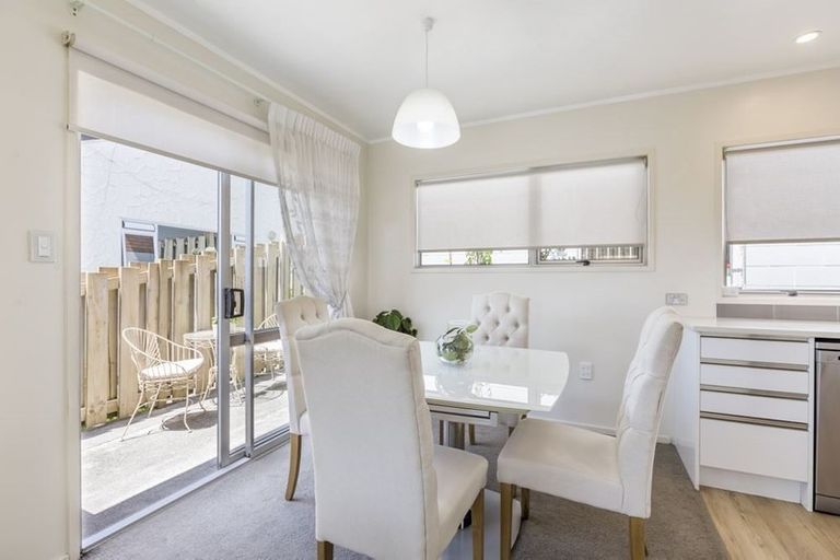 Photo of property in 1/14 Beechwood Road, Rothesay Bay, Auckland, 0630