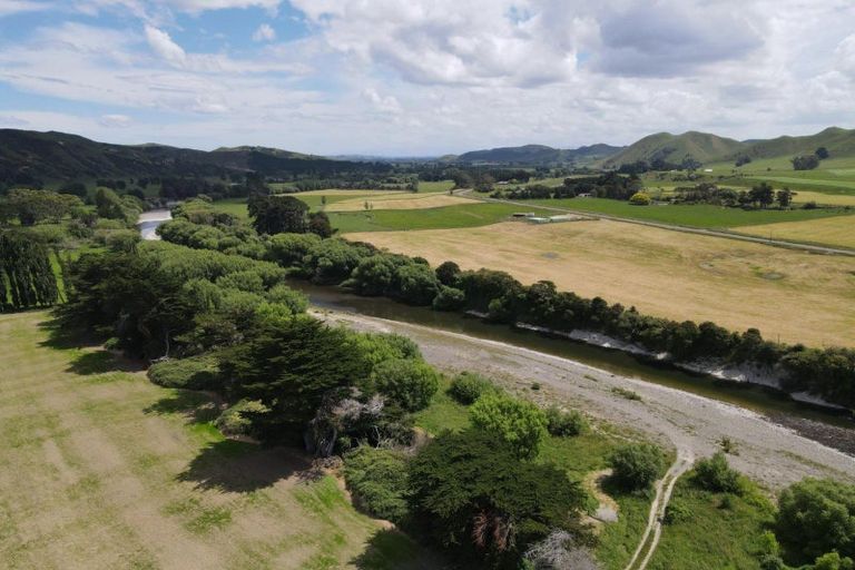 Photo of property in 72 Township Road, Kumeroa, Woodville, 4997
