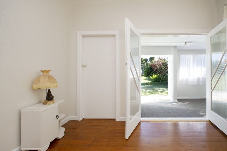 Photo of property in 23a Paparoa Road, Cockle Bay, Auckland, 2014