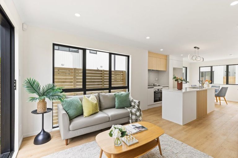 Photo of property in 1/113 Beach Road, Te Atatu Peninsula, Auckland, 0610