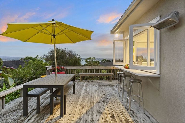 Photo of property in 1/94 Island Bay Road, Beach Haven, Auckland, 0626