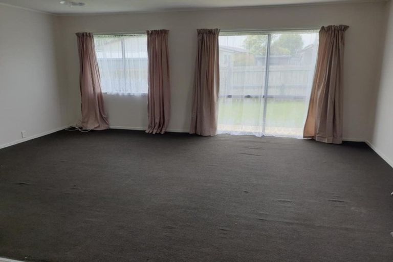 Photo of property in 2/27 Templeton Place, Clendon Park, Auckland, 2103