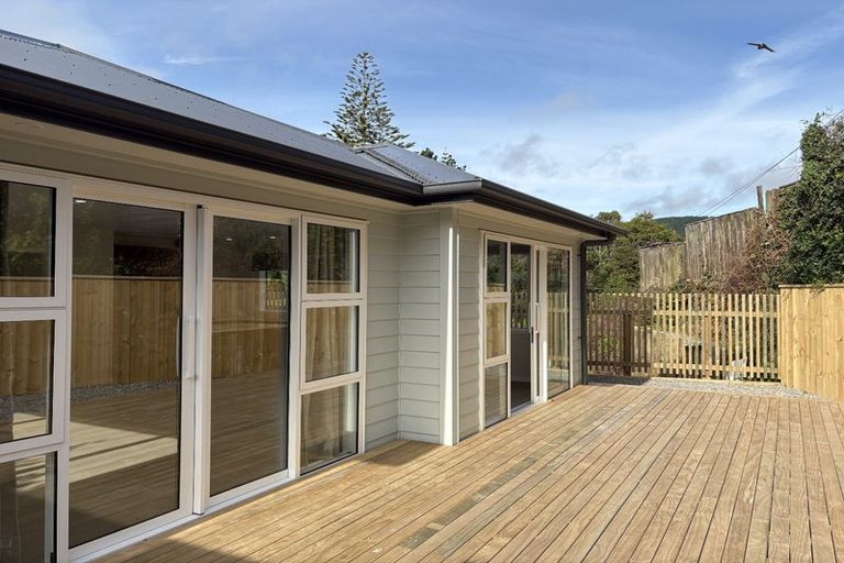 Photo of property in 1/5 Tawa Terrace, Tawa, Wellington, 5028