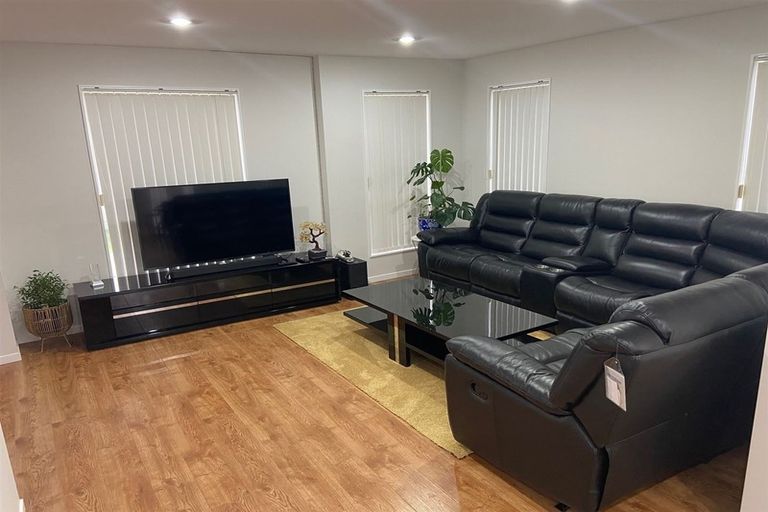 Photo of property in 47 Tiriwa Drive, Massey, Auckland, 0614