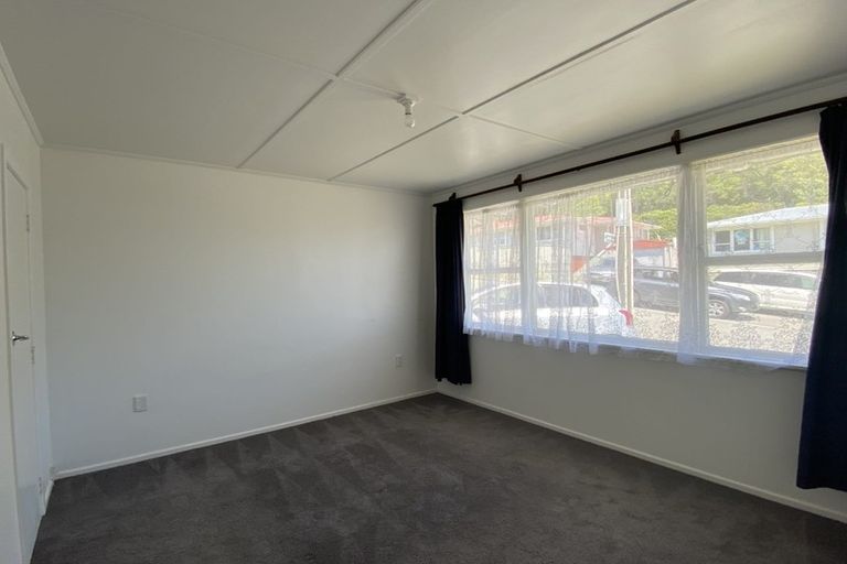 Photo of property in 87 Beazley Avenue, Paparangi, Wellington, 6037