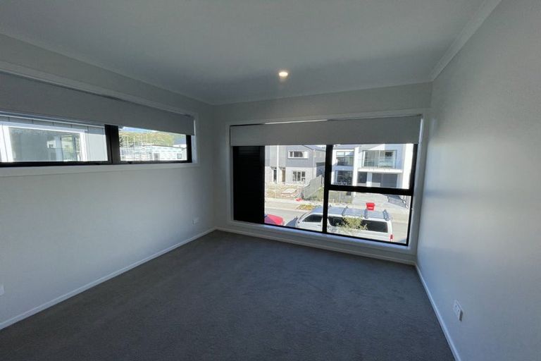 Photo of property in 18 Koreke Close, Kenepuru, Porirua, 5022