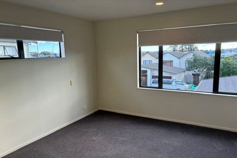 Photo of property in 35 Spalding Rise, Golflands, Auckland, 2013