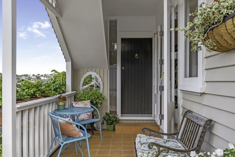 Photo of property in 1/27 Tui Glen Road, Birkenhead, Auckland, 0626