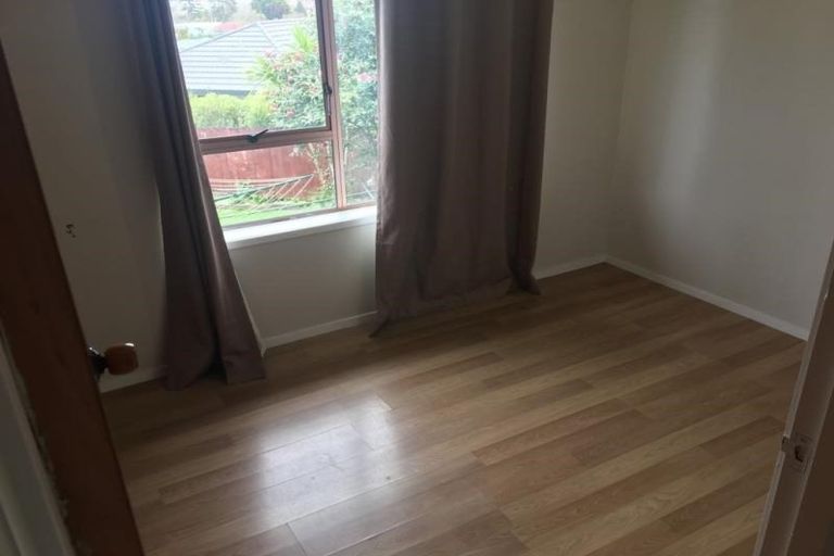 Photo of property in 2/38 Kirrie Avenue, Te Atatu South, Auckland, 0610