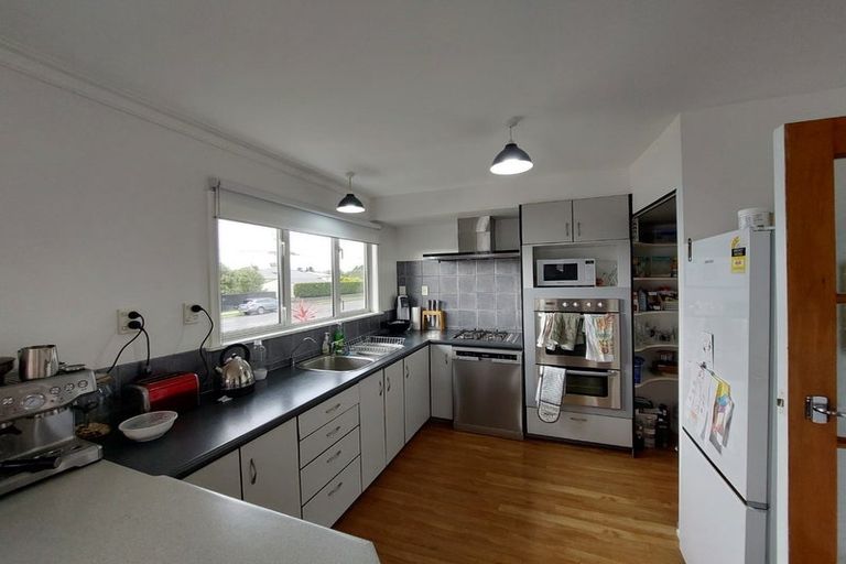 Photo of property in 32 Waimea Street, Westown, New Plymouth, 4310