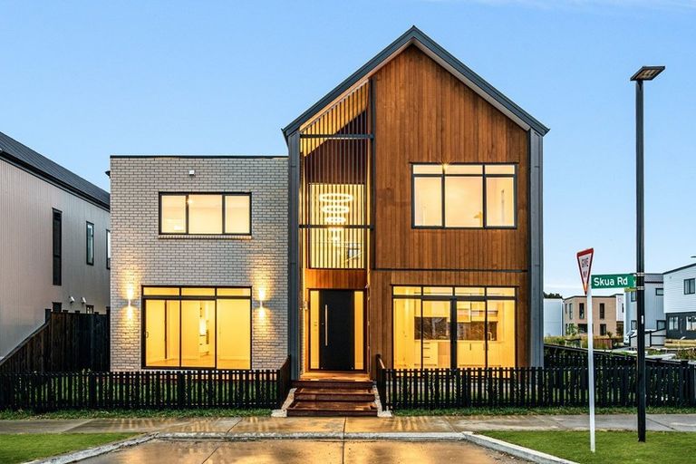 Photo of property in 2 Skua Road, Hobsonville, Auckland, 0616