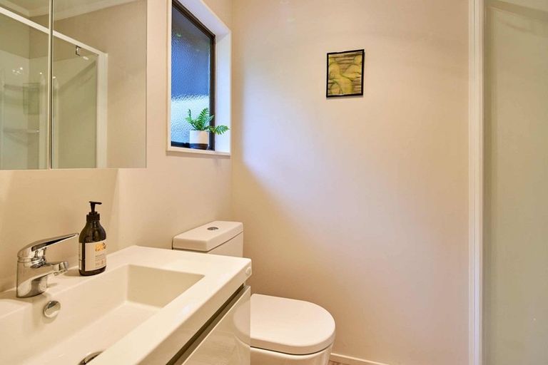 Photo of property in 9 Bushland Grove, Paparangi, Wellington, 6037