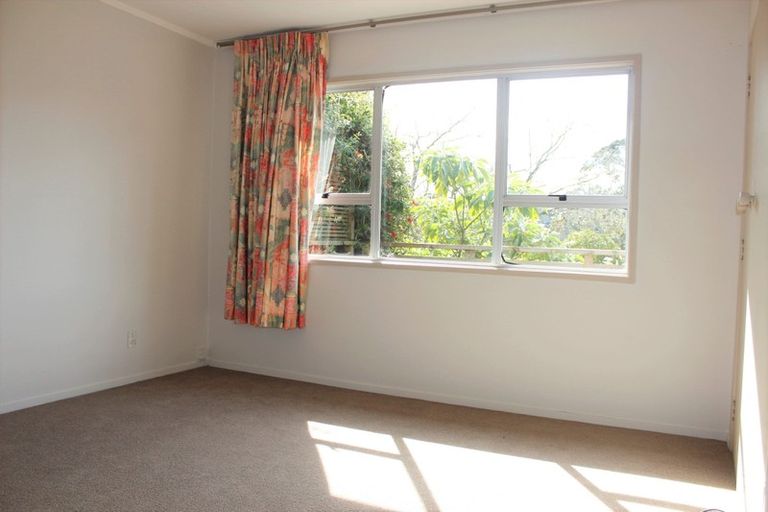 Photo of property in 12 Beaudine Avenue, Glenfield, Auckland, 0629