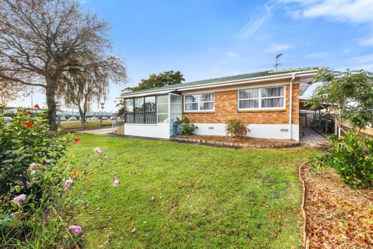 Photo of property in 1/1 Selwyn Road, Manurewa, Auckland, 2102