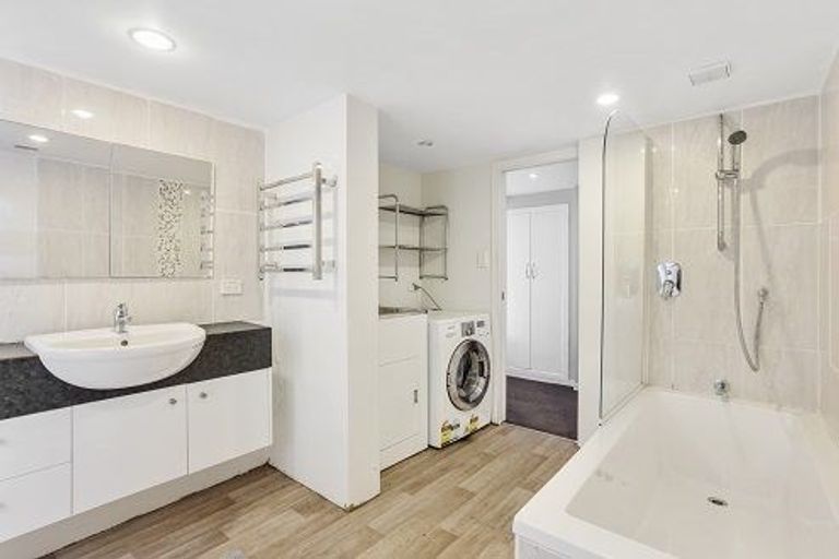 Photo of property in 21 Marae Road, Greenhithe, Auckland, 0632