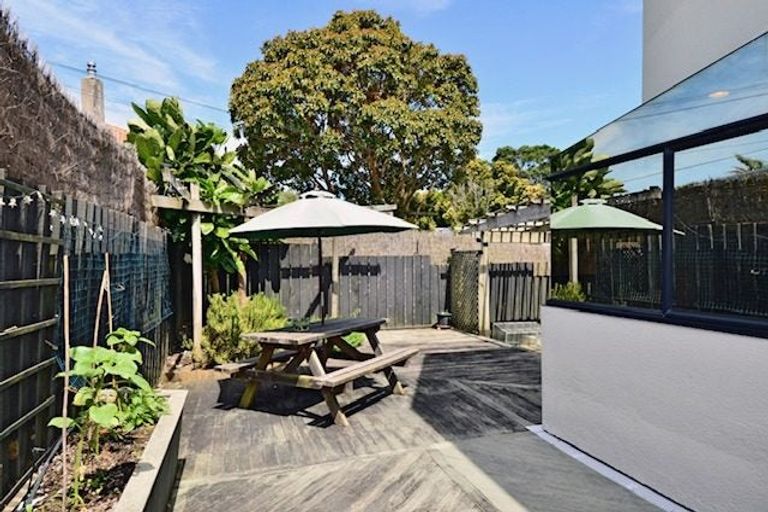 Photo of property in 1/94 Jutland Road, Hauraki, Auckland, 0622