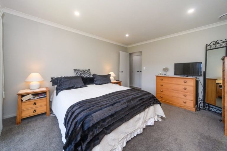 Photo of property in 7 Butler Place, Fitzherbert, Palmerston North, 4410