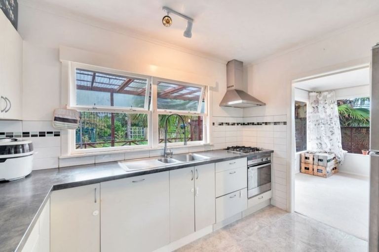 Photo of property in 12 Arahia Street, Northcote, Auckland, 0627