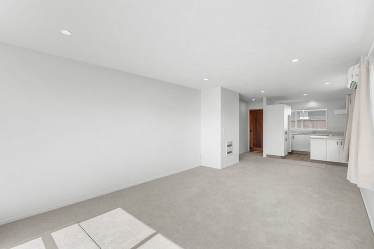 Photo of property in 2/23 Division Street, Riccarton, Christchurch, 8041