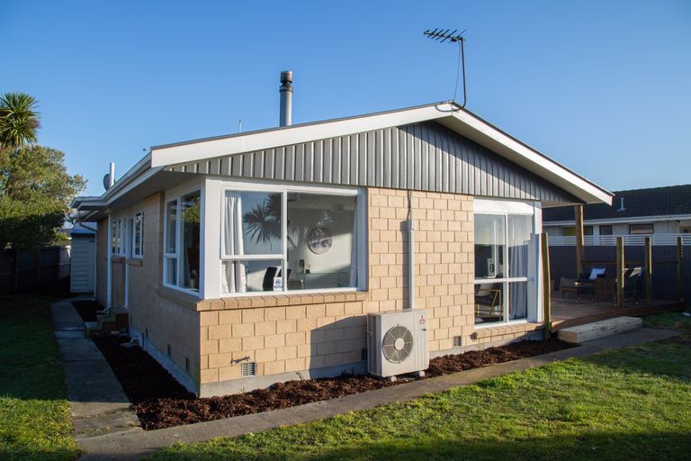 Photo of property in 8 Cornet Lane, Aranui, Christchurch, 8061