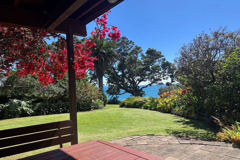 Photo of property in 11 Chelverton Terrace, Red Beach, 0932