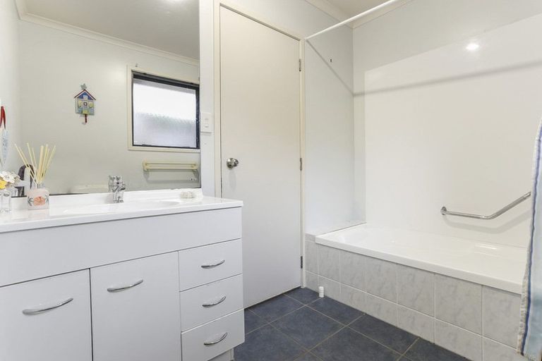 Photo of property in 20 Tauranga Place, Orewa, 0931