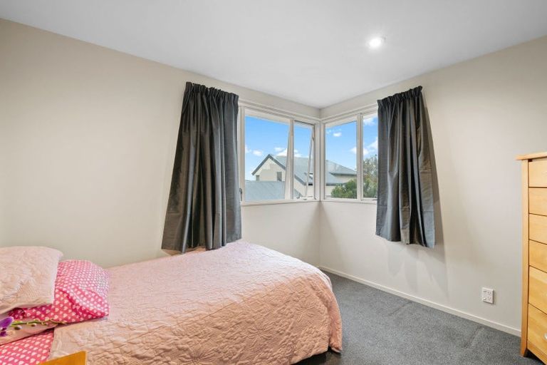 Photo of property in 5 Rosefield Lane, Northcote, Christchurch, 8052