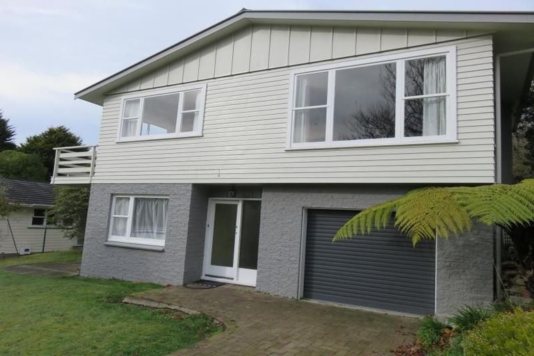 Photo of property in 7 Sunrise Boulevard, Tawa, Wellington, 5028