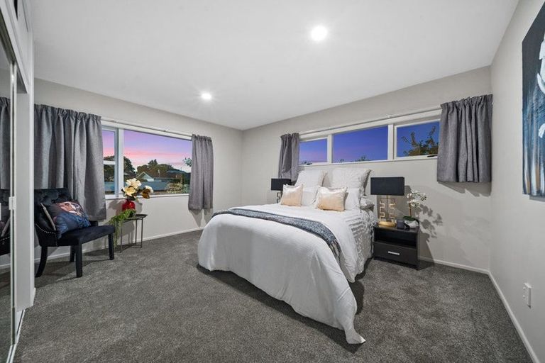 Photo of property in 6 Youngs Road, Papakura, 2110