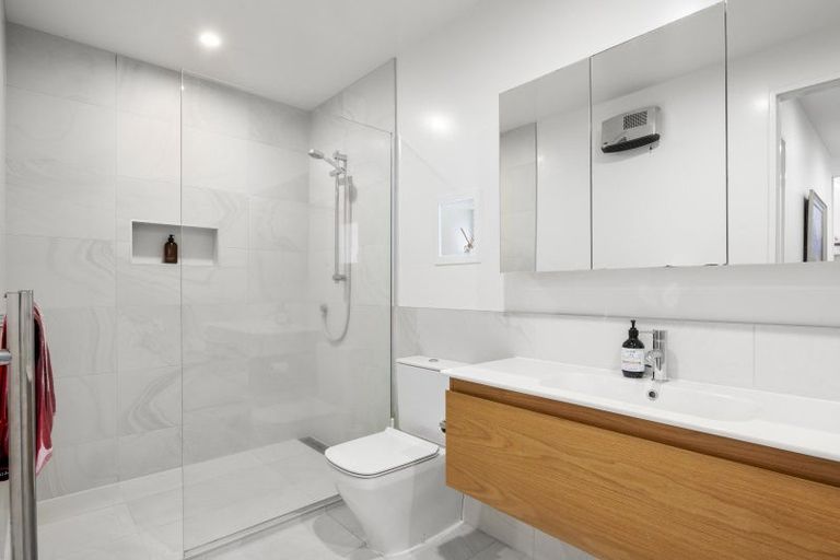 Photo of property in 92c Hinemoa Street, Birkenhead, Auckland, 0626