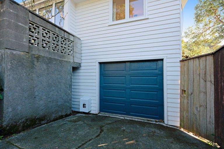 Photo of property in 48 Homewood Crescent, Karori, Wellington, 6012