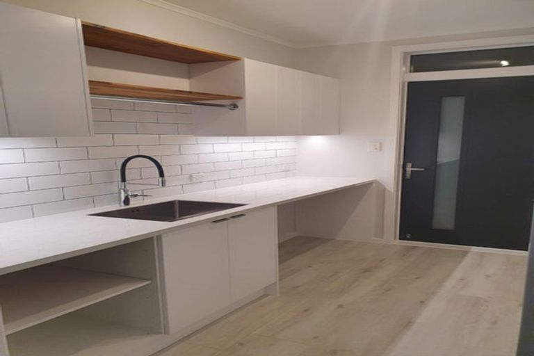 Photo of property in 1/12 Vista Crescent, Maoribank, Upper Hutt, 5018