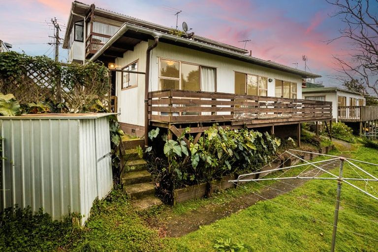 Photo of property in 3/12 Sunnyside Road, Sunnyvale, Auckland, 0612