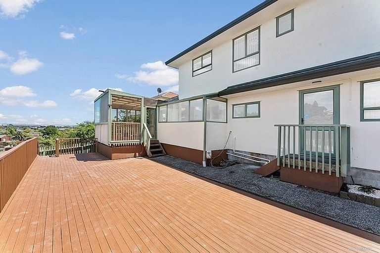 Photo of property in 18 Pistachio Place, Goodwood Heights, Auckland, 2105