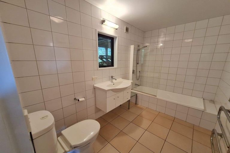 Photo of property in Arno Apartment, 5/8 Mckerrow Place, Sunshine Bay, Queenstown, 9300