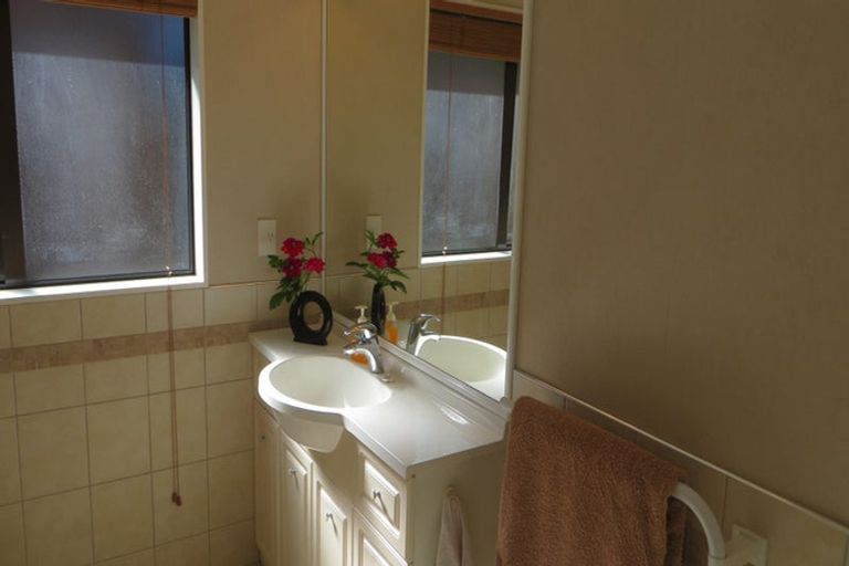 Photo of property in 40 Leafield Crescent, Henderson, Auckland, 0612